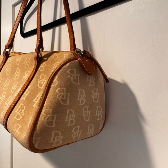 Vintage 2000 Dooney & Bourke Signature Barrel Bag - Picture 2 of 13